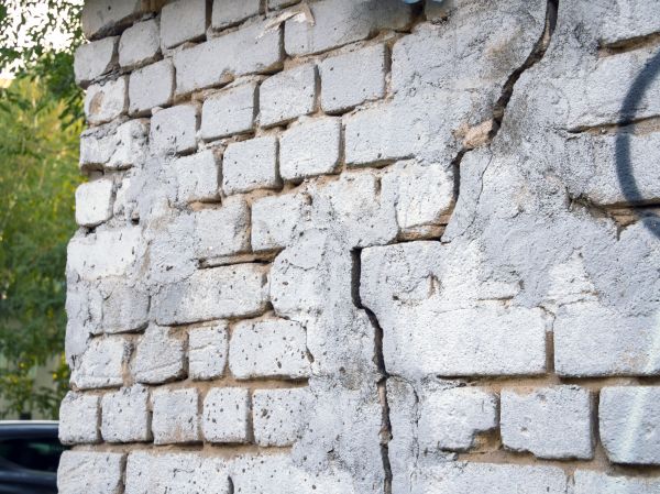 Cracked Brick Wall Repair in Kirkland